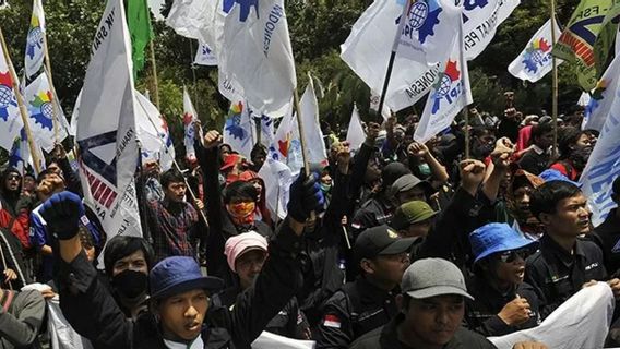 سعيد إقبال وآخرون ينحدرون من الساحة السياسية، ويشكلون حزب عمال مع أيديولوجية بانكاسيلا
