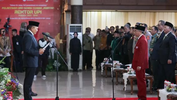 Sumpah Bahasa Inggris Bikin Waka DPR <i>Walk Out</i> dari Pelantikan Rektor UPI, Pengamat: Tepat sebagai Komitmen Tegakkan Aturan