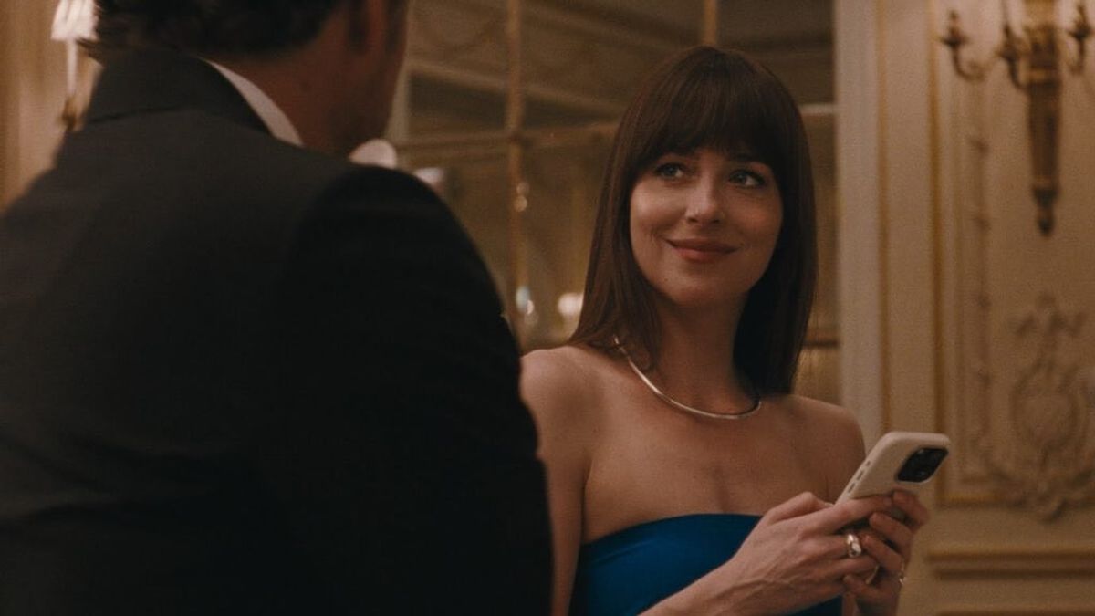 Dakota Johnson Beber Perasaan Perdana Kerja Bareng Koordinator Intim