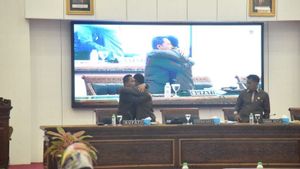 Sambil Memeluk di Paripurna DPRD, Bupati Lumajang Cak Thoriq Sesalkan Mundurnya Ketua DPRD Gara-gara Video Viral Tak Hafal Pancasila